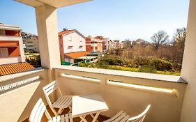 Apartment Damir With Balcony In Quiet Area